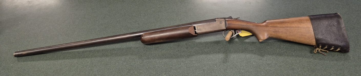Winchester 37 Break Action 12ga with 30" barrel, Full choke, 2 3/4" has small piece of wood missing off forend $300